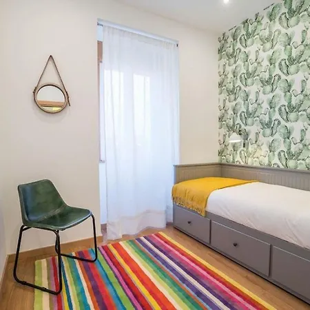 Lapa Flat W/ Patio ליסבון