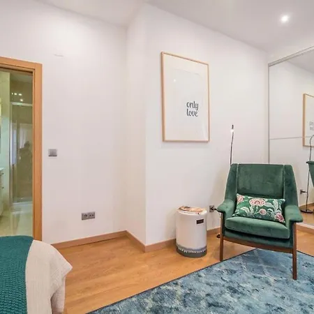 Lapa Flat W/ Patio * Lissabon