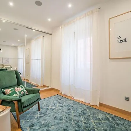 Lapa Flat W/ Patio * Lissabon